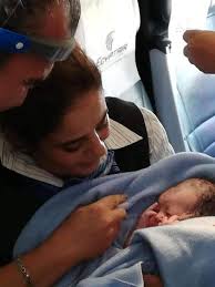 تذكرة سفر مدى الحياة لرضيعة يمنية ولدت على متن طائرة مصرية يمن اتحادي