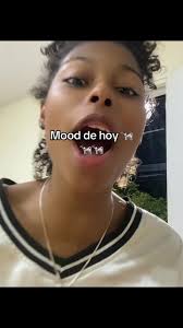 Esqueleto Gigante en Comedia: ¡Momentos Divertidos!