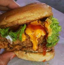 Lanjut… bandingkan soal paket nasi +ayam, kalau buat saya ayam di burger king lebih juicy daripada mcd juga. Burger Ayam Goreng Ayam Crispy Posts Facebook