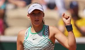 Roland Garros: Andreeva cruises, Baptiste saves match points in epic comeback