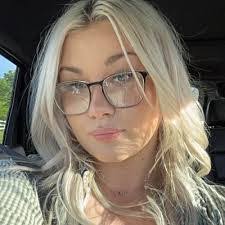 Samantha Workman's Instagram, Twitter & Facebook