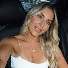 Melanie Clarke's Instagram, Twitter & Facebook