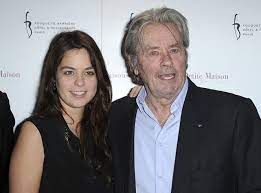 C'est du moins ce qu'a assuré sa fille anouchka sur instagram. Anouchka Delon Ne Suit Ni Alain Fabien Ni Anthony Sur Instagram