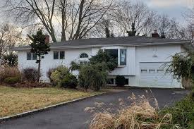 Hud Home Commack Ny 11725 Suffolk County Hud Homes Case Number 374 632953 Visit Www Reonewyork Com Or Cal Hud Homes Hud Homes For Sale Suffolk County