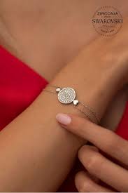 Gümüş bileklik erkek modelleri 2020 yılının en trendleri size yakışacak her tarzda sayfamızdadır. Swarovski Tasli Seker Ve Sonsuzluk Model Gumus Bileklik Alkapida Com