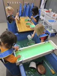 Large Tray For Mixing In The Background It Holds Containers On A Nice Level On Which The Children Can Work If They S For Barn Aktiviteter For Barn Forskola