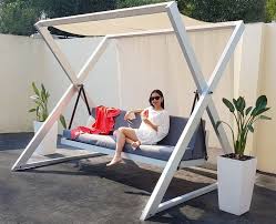 Hamac Fabrique En Aluminium Anodise Et Rembourrage En Tissu Sunbrella Ombre Aluminium Anodise Idees De Meubles Plans De Pergola Balancelle De Jardin