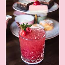 Remove the saucepan from the heat and stir in the raspberries. Gin N Jam Pinkster Gin