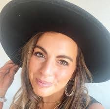 Carolyn Sheffield's Instagram, Twitter & Facebook