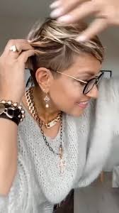 To achieve the textures in your short hair Kratkovlasky recommends to use  👇 Moroccanoil Dry Texture Spray 💚 https://amzn.to/3JLxbUs Moroccanoil  Texture Clay 💜 https://amzn.to/3wk8BXu #shorthair #pixiecut #texturedhair  #kratkovlasky #kurzehaare ...