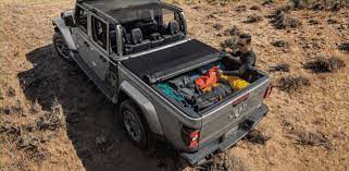 Whether it's raining or snowing, your cargo will be safe jeep gladiators have hard and soft tonneau cover options. 2020 2021 Jeep Gladiator Cover Tonneau Roll Up 82215617 Dodgeparts Com