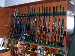 În primul rând au fost incriminate ca infracţiuni traficul ilicit şi fabricarea ilicită de arme şi muniţii. MoificÄƒri La Legea Armelor Si MuniÅ£iilor Care Sunt Noile Prevederi