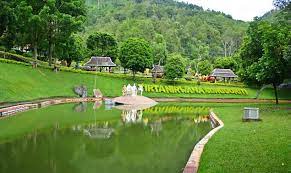 Wisata songgoriti menawarkan wisata alam yang masih hijau, segar dan menyejukkan. Wisata Murah Meriah Di Tirta Nirwana Songgoriti