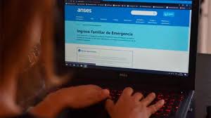 Tras la aprobación del senado del veto presidencial, fue despachado el ingreso familiar de emergencia quedando en condiciones de ser según lo determinado, el ingreso entrega tres pagos a las personas que cumplan los requisitos, cuyos montos irán decreciendo respecto al primero. Ingreso Familiar De Emergencia Confirmaron Un Segundo Pago Y El Monto Del Mismo Politica Elonce Com
