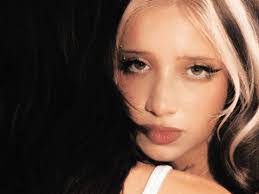 Isaac Stuart's Instagram, Twitter & Facebook