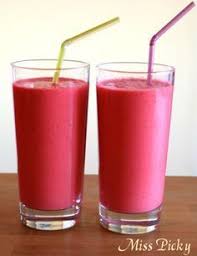 Kokos Himbeer Smoothie Zutaten 250g Gefrorene Himbeeren Oder Andere Beeren 400ml Kokosmi Himbeer Smoothie Smoothie Zutaten Leckere Smoothie Rezepte