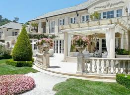 Celebrity Homes Real Housewives Of Beverly Hills Lisa Vanderpump S Beverly Glen Estate Mansions Lisa Vanderpump House Celebrity Houses