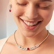 FRED: Of vibrant colours, graphic arches and eternal sunshine