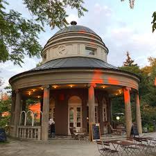 Das Teehaus In Der Abendsonne Der Weissenburgpark War Einst Ein Privatgarten Seit Den 1960ern Gehort Er Der Stadt St Outdoor Structures Stuttgart Gazebo