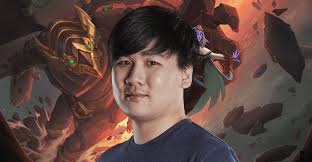 Hearthstone pro plays in Auto Chess and Hearthstone events simultaneously —  it goes poorly