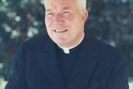 Patrick Peyton, ficou conhecido como o Sacerdote do Rosário por sua missão  ao longo da vida de encorajar as famílias católicas a rezar diariamente em  casa e principalmente a recitar o rosário