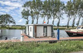 Freuen sie sich auf unendliche weiten, feinen weißen sand und stets gute brisen, um mit dem surfbrett oder den kites auf den spektakulären wellen in dieser region zu reiten. Hausboot Nieuwpoort Belgien Bva332 Dansommer