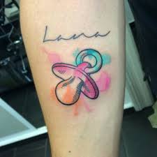 Fotos Con Ideas De Disenos Para Tatuajes De Nombres Tendenzias Com Con una edad aproximada es mala idea tatuarte por ejemplo el nombre de tu pareja, porque cuando se está enamorado se si estás buscando un regalo original, hemos seleccionado las mejores ideas de regalos masculinos. para tatuajes de nombres