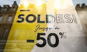 Voir plus d'idées sur le thème soldes, femme redingote à revers inversés. Coronavirus Des Commerces Veulent Une Date Des Soldes D Hiver Decalee Le Huffpost