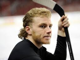 Meet The Man Who Gave Patrick Kane His Signature Nhl Playoff Mullet Patrick Kane Mullet Hairstyle Curly Hair Men