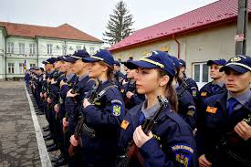 Peste 9.300 de candidaţi concurează pentru cele 1.737 de locuri scoase la concurs în şcolile postliceale ale mai, în cadrul sesiunii de admitere la şcolile postliceale de poliţie, jandarmi, poliţie de frontieră şi pompieri care va avea loc în această săptămână. È™coli È™coala P A P F Avram Iancu Oradea Ovidan