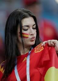 Lewandowski volta a travar espanhóis. Em Fotos Os Melhores Momentos Do Jogo Entre Portugal E Espanha Reuters Ueslei Marcelino Jogadores De Futebol Roupa De Futebol Futebol Para Meninas