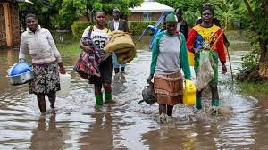 L'inondation est une submersion temporaire, par l'eau, de terres qui ne sont pas submergées en temps normal, quelle qu'en soit l'origine. 200 Personnes Tuees Dans Des Inondations Au Kenya Bbc News Afrique
