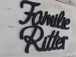 Tur Namensschilder Turschild Namensschild Schriftzug Familie Ein Designerstuck Von Leroe Bei Dawanda Hausturschilder Turschilder Tur Namensschilder