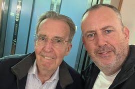 Kerry Marlow's Instagram, Twitter & Facebook