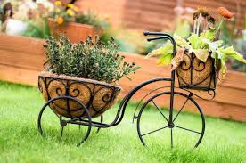 Garten Schon Gestalten 10 Praktische Ideen Fur Ihren Eigenen Landschaftsbau Mediterrane Gartengestaltung Garten Anlegen Und Bepflanzung