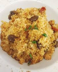 Condire con un filo di olio extravergine di oliva, un cucchiaio di succo di limone, un cucchiaino di cumino in polvere, mezzo cucchiaino di coriandolo in polvere e abbondante peperoncino macinato. Cous Cous Con Ceci Pomodorini Caramellati Olive Taggiasche E Bottarga Di Muggine Sarda Picture Of Sante Wine And Food Trieste Tripadvisor
