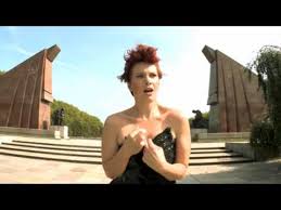 She was introduced to her, now husband, marty brown in 1997. Clare Bowditch The Start Of War 2009 Cdr Discogs