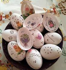 Répartir équitablement les oeufs de pâques. Chez Maya Livre D Or Oeufs Sculptes Oeuf Deco Oeuf Decoratif