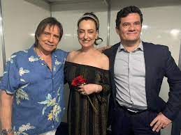Born 1 august 1972) is a brazilian jurist, former federal judge and college professor who served as minister of justice and public. Roberto Carlos Elogia Sergio Moro Em Show Plateia Aplaude Jovem Pan
