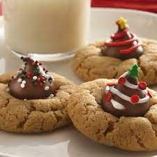 Hershey kiss blossoms with peppermint. Sugar Cookies With A Decorated Hershey S Kiss On Top So Easy And So Cute Cookies Recipes Christmas Christmas Baking Christmas Food