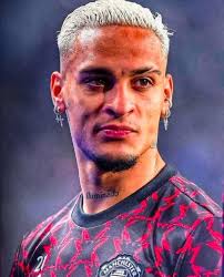 🚨💰| United are still waiting for offers for Antony. Intermediaries have  worked to find him a place to stay, particularly in Spain and England, but  still no formal offers. #MUFC [@andrehernan via @