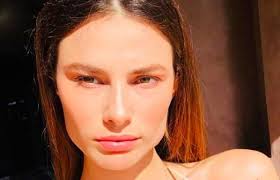 Italian models giulia salemi and dayane mello certainly left a lasting impression on the venice film festival after they suffered very embarrassing wardrobe malfunctions. Enyizx1jrr5b5m