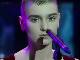 Sinéad O’Connor 👉 Nothing Compares 2 U_Top of The Pops (1990)