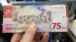 Terbatasnya pencetakan membuat uang rupiah khusus ini semakin rentan dipalsukan. Uang Kertas 75000 Rupiah Republik Indonesia Edisi 75th Merdeka Youtube