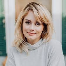 Jasmine Duff's Instagram, Twitter & Facebook