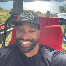 Kyle Vincent's Instagram, Twitter & Facebook