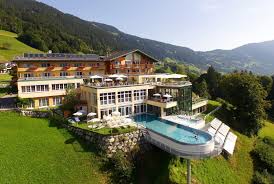 Fuhle Den Goldenen Herbst Ferienhotel Fernblick Hotel In Bartholomaberg Uber Schruns Montafon Vorarlberg Hotels Hotel Osterreich Urlaub