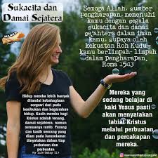 Lambang pemerintahan ada di atas bahunya, dan namanya. Jangan Menilai Orang Karena Penampilan Lintas Papua