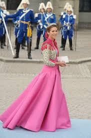 Pero recuerdo uno que compré a precio de ganga. Infanta Elena Spain Espectacular Vestidos De Fiesta Infanta Elena Vestidos Reales