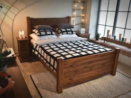 Se hai poco spazio, ti consigliamo i modelli ad angolo, perfetti per ottimizzare la cameretta senza rinunciare ad un piano di appoggio per fare i compiti. Letto Rustik In Legno Di Pino Massello Dobromir 140 Loftmarkt